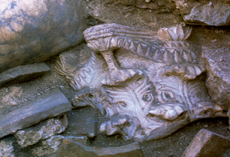 Capitel corintio, aparecido en las excavaciones.